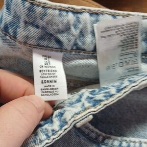 H&M Boyfriend Low-Waist Jeans - Light Blue Wash